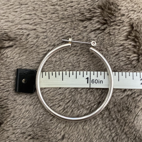 🔥 3 for $15 🔥 Silver hoop earrings - Picture 2 of 2